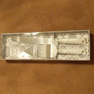 Wedding cake cutter set (used once) Interlocking hearts